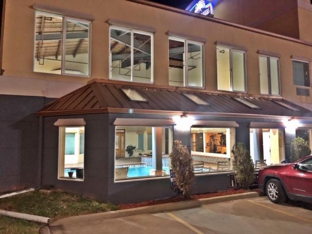 Robinson Inn And Suites Екстер'єр фото